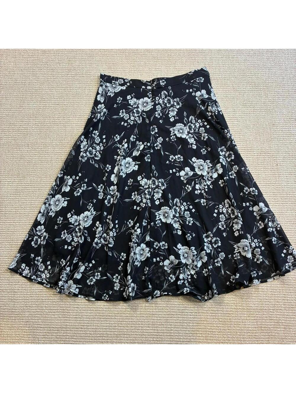 TTAHARI black and white floral maxi skirt with zipper size medium